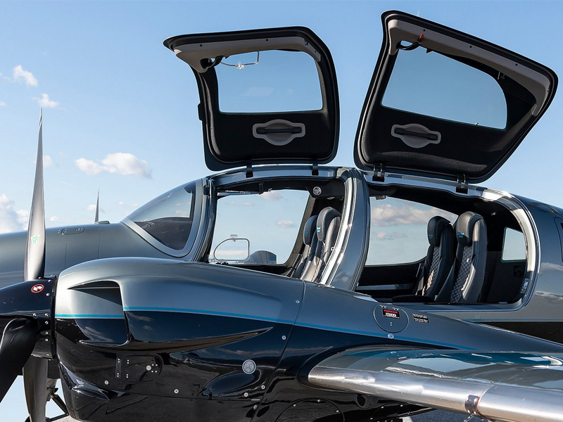 DA62 gull-wing deuren