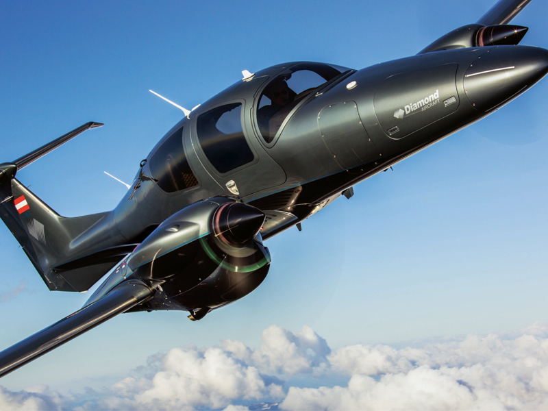 Diamond DA62 in de lucht