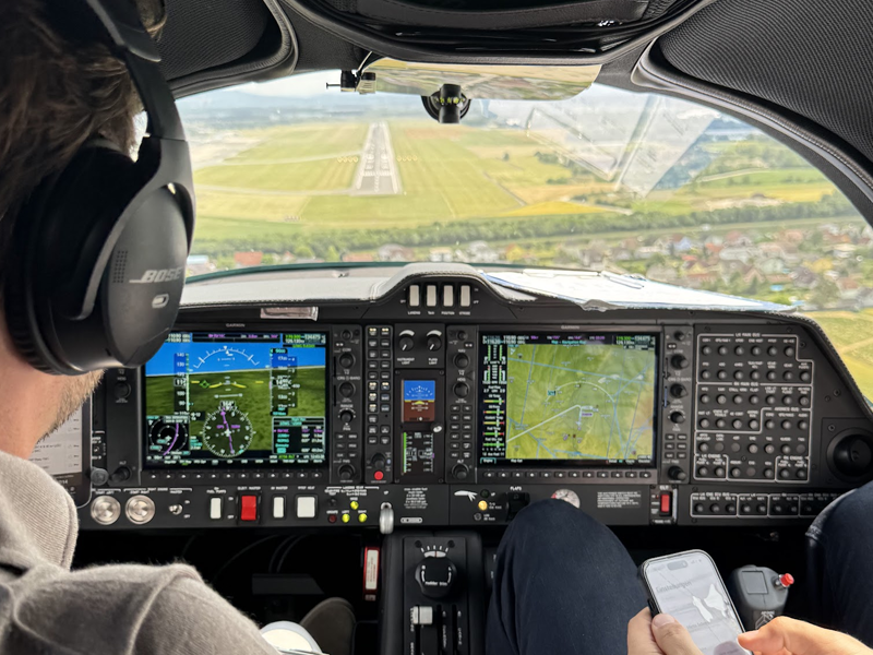 Diamond DA62 landing